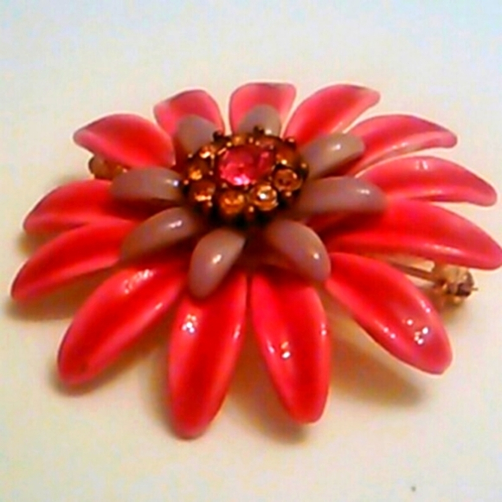 🔸💖🔸 Gorgeous Vintage 60's Rose Pink & Dove Grey Enamel Brooch